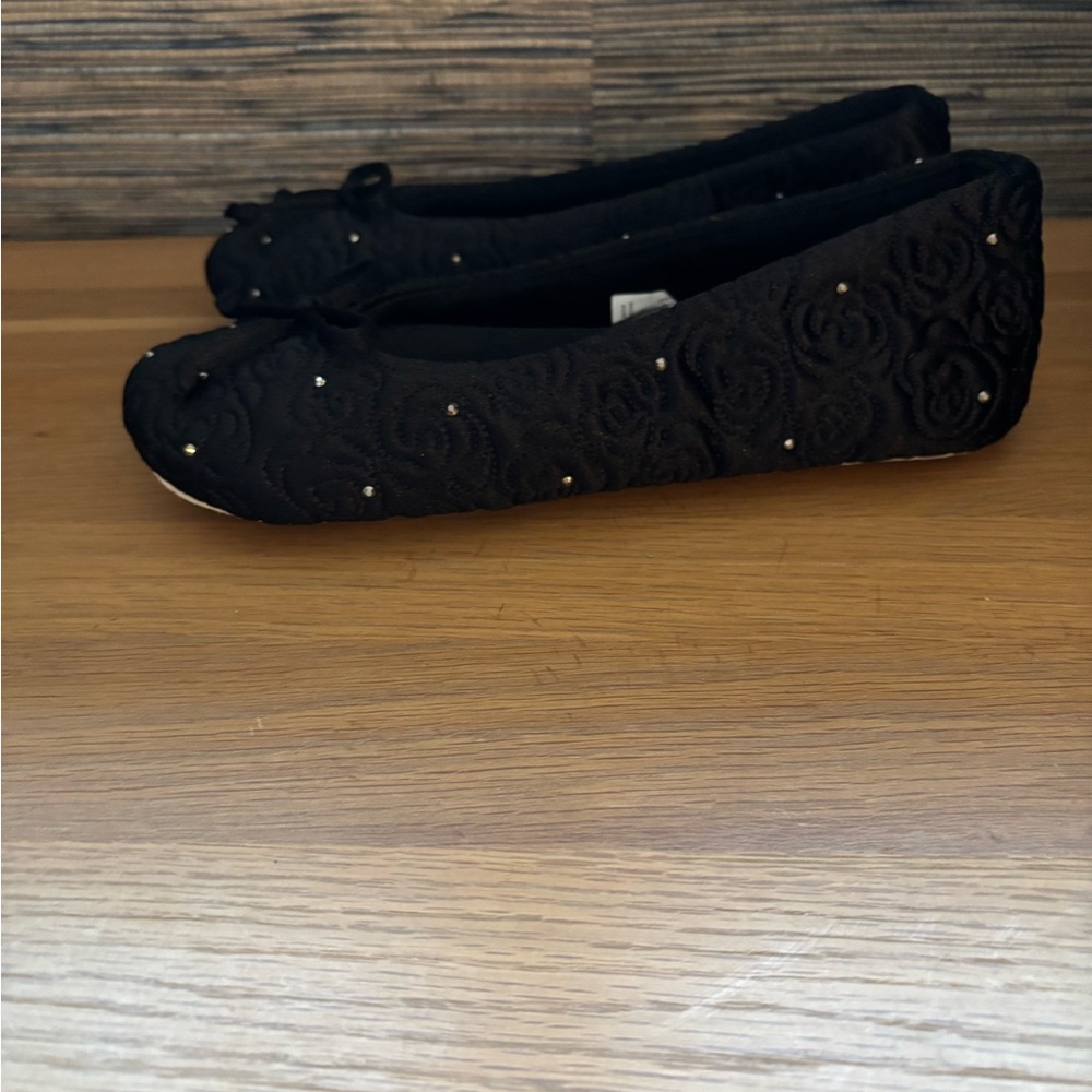 Isotoner’s Women's Ballet Slipper - Picture 3 of 4